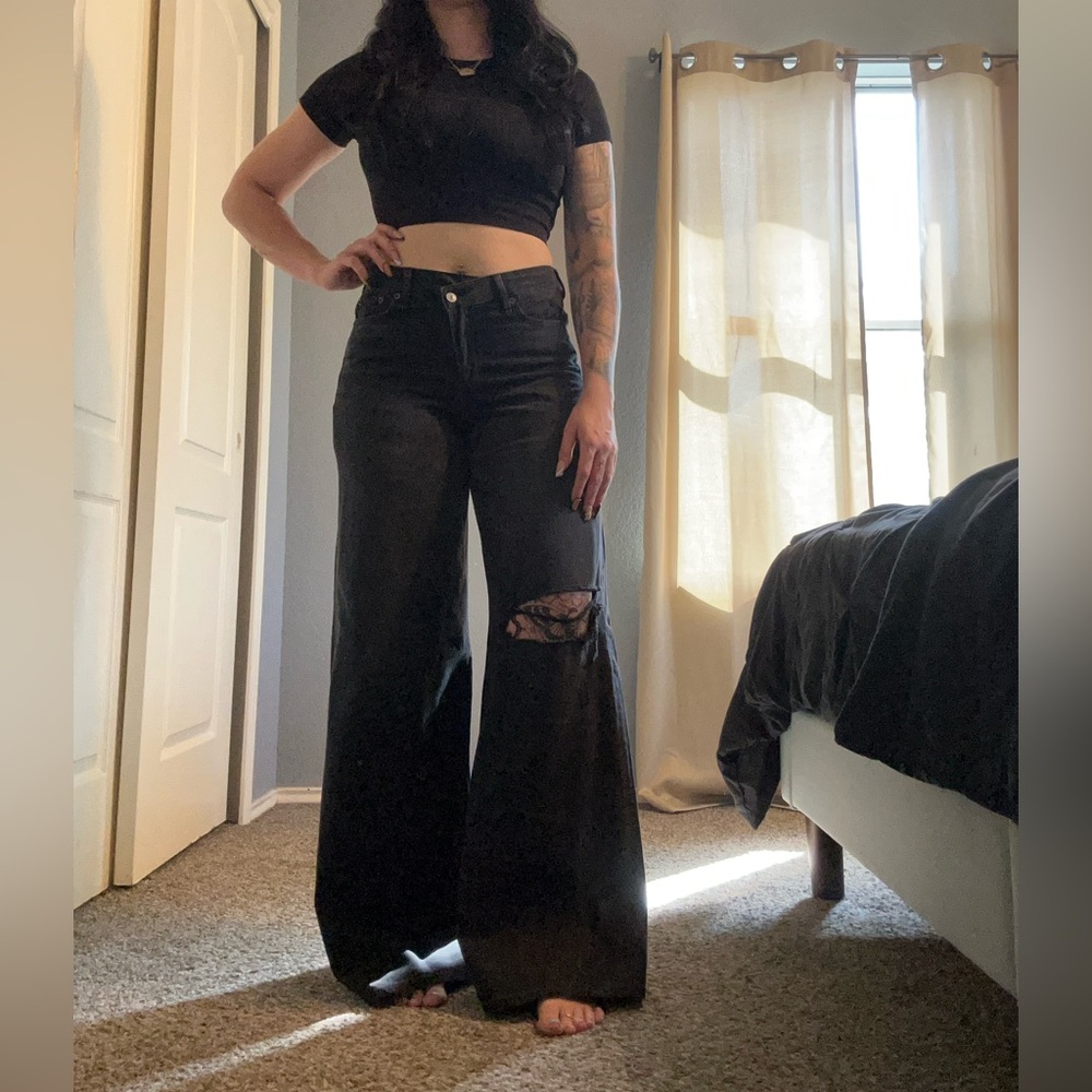 American Eagle Outfitters Black Wide-Leg Jeans with Knee Rip